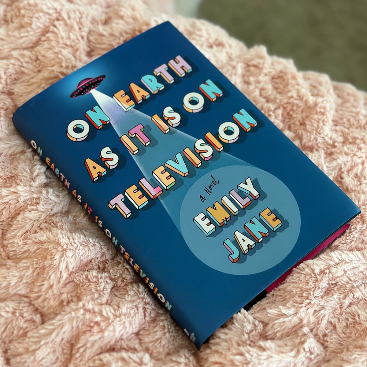 Weekend reading plans? ☑️ On Earth as It Is on Television by @emilyjaneauthor, a heartfelt tale of first contact, is available now: di.sn/6001PB6dt