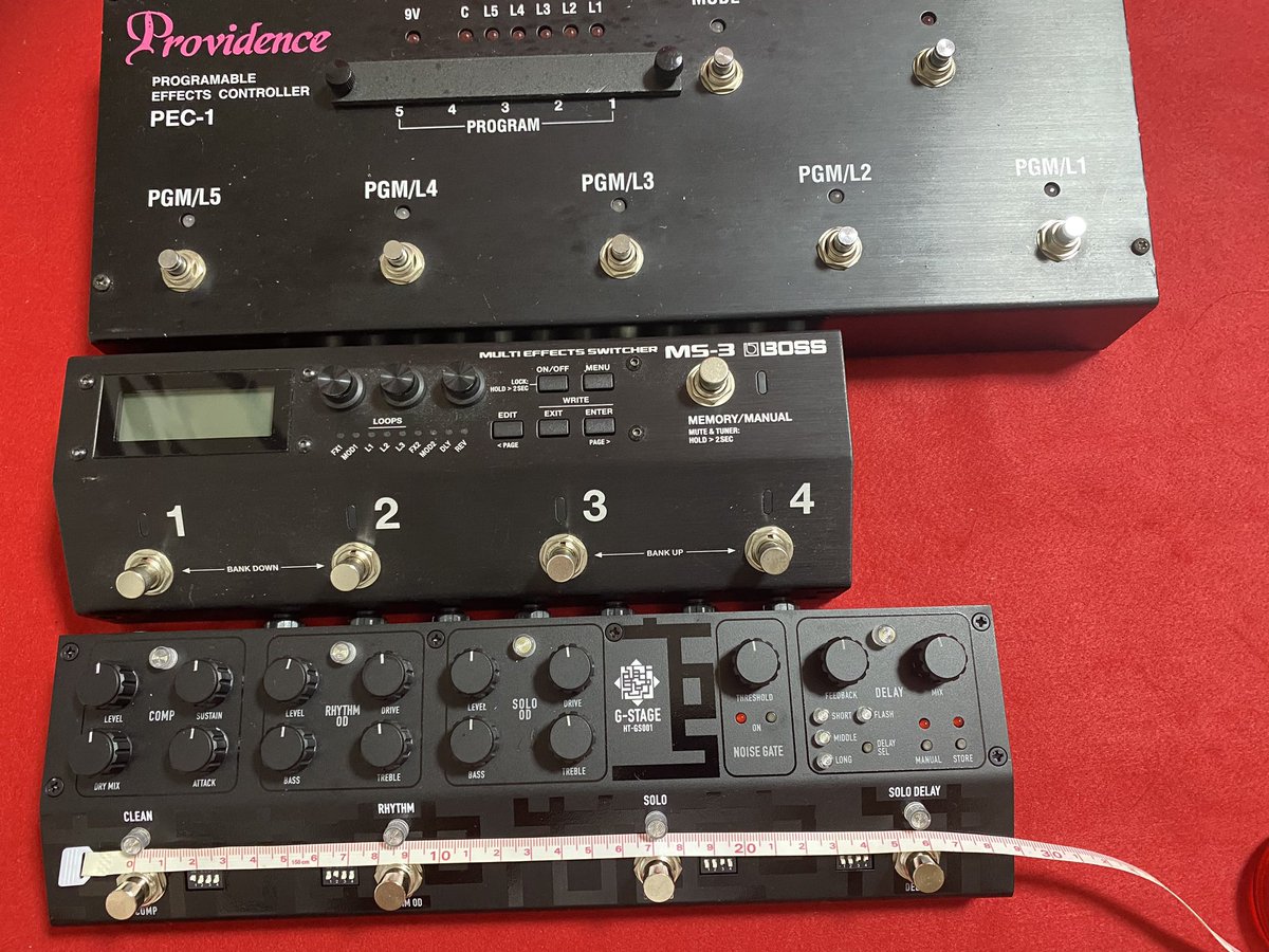 gitasuregumi's tweet image. free the tone G-STAGEと
他のスイッチャーとの
フットスイッチの間隔比較。
うん。
G-STAGEが間隔広いってのが
よく分かると思います。
(^-^)
だけどエクスターナル
スイッチの間隔は極端に狭いのも
特徴ですww

#freethetone
#G-STAGE
#布袋寅泰