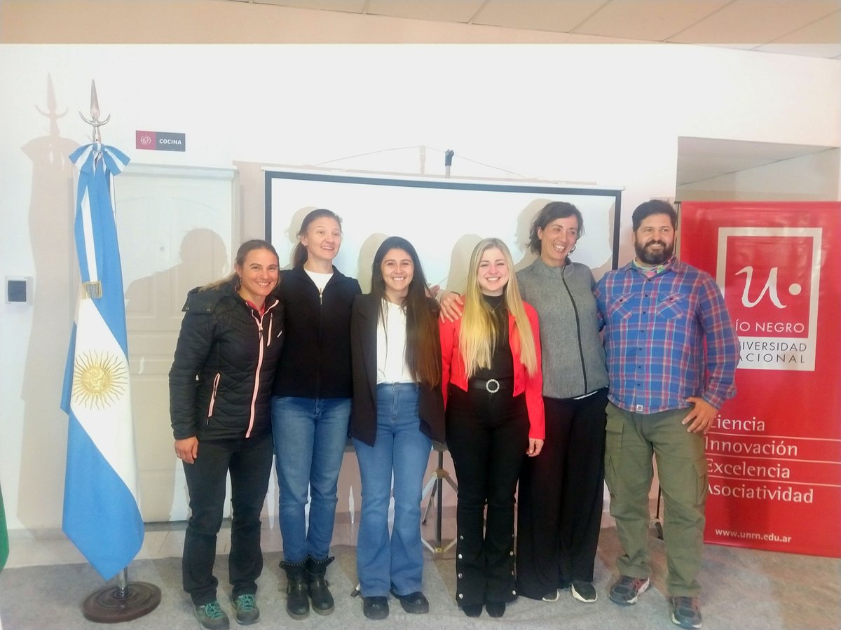 unrnvalle's tweet photo. #OrgulloUNRN | 👨🎓 Nuevas graduadas de Medicina Veterinaria que la #UNRN dicta en #ChoeleChoel
>> Se trata de:
🎓 Romina Izaguirre
🎓 Ana Sol Mora
👏 Felicitaciones Médicas Veterinarias ❗ https://t.co/bZ02Wt8kY9