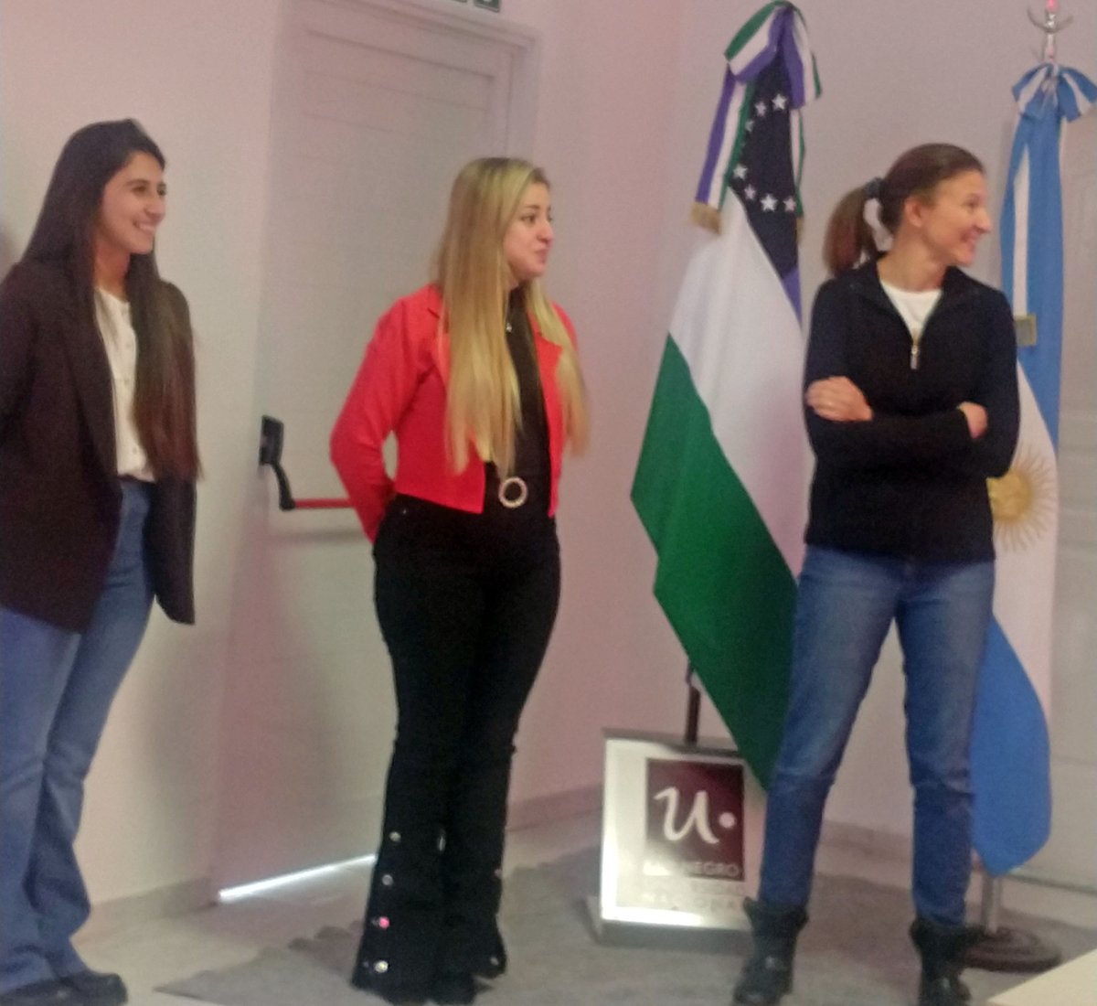 unrnvalle's tweet photo. #OrgulloUNRN | 👨🎓 Nuevas graduadas de Medicina Veterinaria que la #UNRN dicta en #ChoeleChoel
>> Se trata de:
🎓 Romina Izaguirre
🎓 Ana Sol Mora
👏 Felicitaciones Médicas Veterinarias ❗ https://t.co/bZ02Wt8kY9
