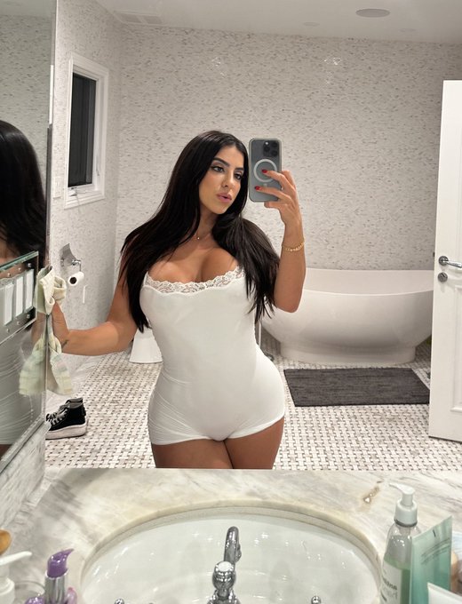 2 pic. 😽😽😽😽😽😽 https://t.co/Qva3KjGtRM<a href="/tag/aftergym"class="tags"><span>#aftergym</span></a>