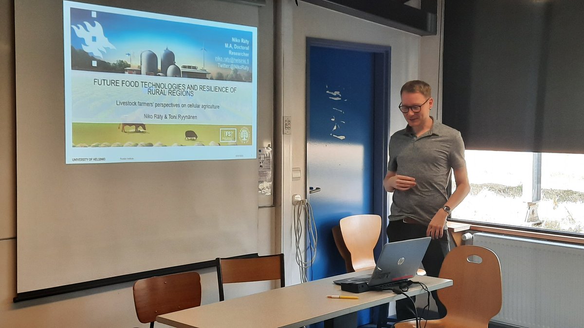 <a href="/NikoRaty/">Niko Räty</a> kick starting his presentation about #cellularagriculture at XXIXth European Society for Rural Sociology Congress #ESRS2023 <a href="/Ruralia_UH/">Ruralia-instituutti</a> #cellag #futurefoods

Check the whole paper (in Finnish): journal.fi/maaseutututkim…