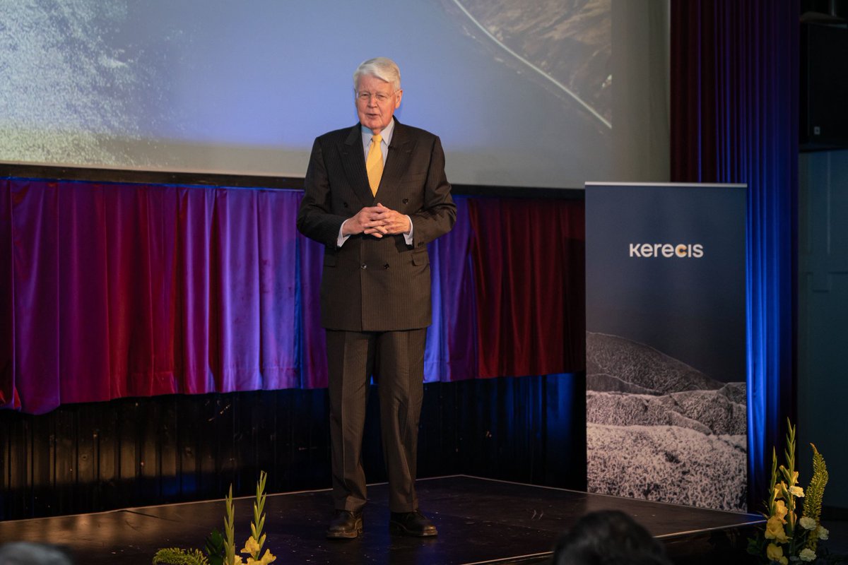 Ólafur Ragnar Grímsson tweet media