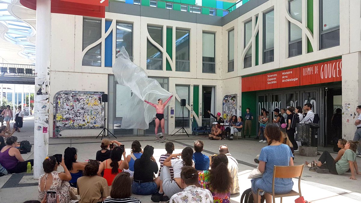 UTJeanJaures's tweet photo. Le #congresgenre2023 s'est achevé après 4 jours intenses de recherche, d'échanges et de propositions artistiques.
Merci à toutes et tous pour ce beau foisonnement sur le campus Mirail de l''#UT2J, des participant·e·s aux organisateur·rice·s ! 👏👍 https://t.co/SXKpGhRa3i
