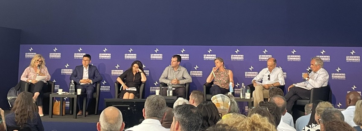 yanislka's tweet photo. La question de l’école comme ascenseur social se pose aux #REAIX du @Cercle_eco avec @OBouchamaoui @jf_cope @leon_laulusa @MargueriteBera et @BenoitTeste https://t.co/kUjV4X0nIo