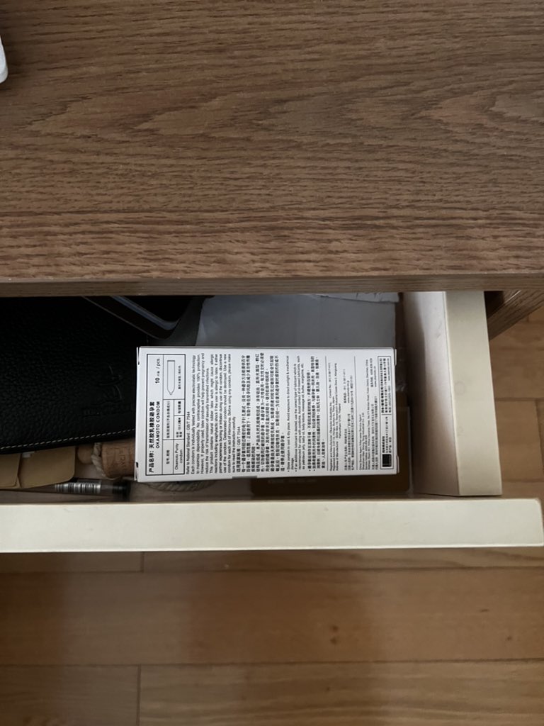 wx18843388's tweet photo. 早上上厕所看到垃圾桶一张淡粉色的纸
就猜到是老丈人扔的了
晚上回家悄悄检查了下床头柜
果然已经用掉了半盒
差不多一周一次 https://t.co/XqFd4ZwO6S