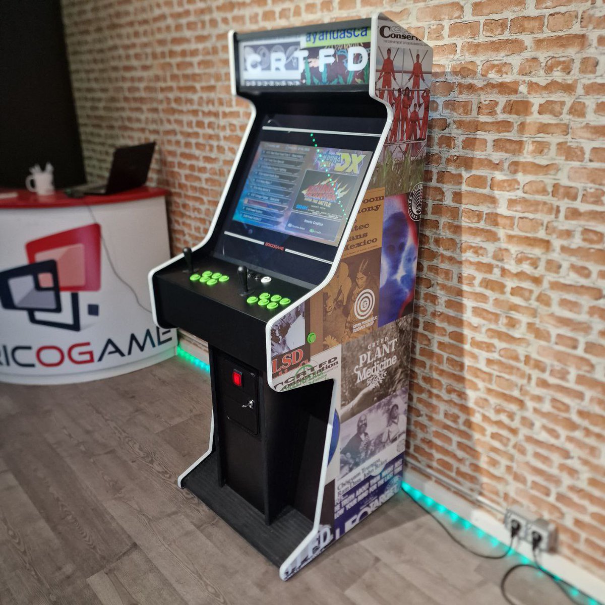 Bricogame's tweet photo. Nuestros amigos de #crtfc en Barcelona han confiado en nosotros para su negocio y les hemos construido esta maravilla de #retrocade personalizada con #pandorabox en su interior.
¡Qué la disfrutéis!
https://t.co/YW4dyWCuYc
#bricogame https://t.co/IU4yHnjatk