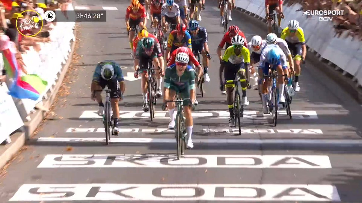 LeGruppetto's tweet photo. LA PASSE DE 3 POUR JASPER PHILIPSEN À BORDEAUX ! Le Belge confirme qu'il est le meilleur sprinteur de cette édition avec une 3e victoire. Il devance Mark Cavendish qui avait lancé le sprint et Biniam Girmay. #TDF2023 https://t.co/Djphk63yNi