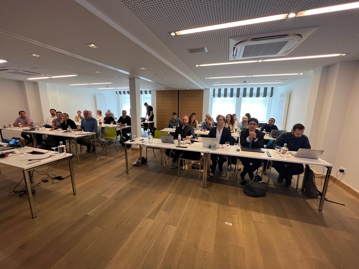 During our meeting in Osnabruck, we exchanged views on #socialmedia and #crowdsourcing in #disastermanagement.
We also visited Leitstelle Poliziedirektion Osnbabruck (mission control center) were they have a team for real time open-source social media investigation #OSINT.