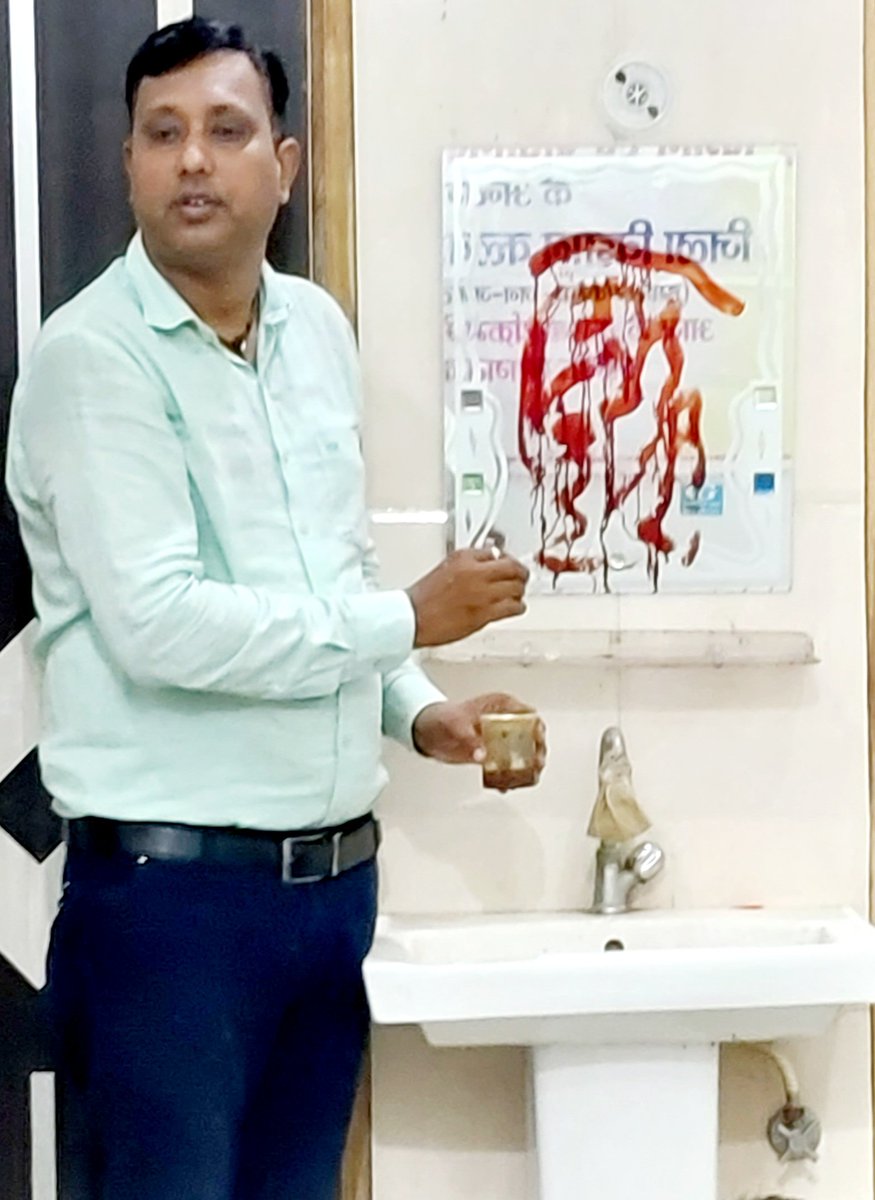 DscFirozabadCst's tweet photo. विज्ञान कैम्प, नवम दिवस। शीशे पर दिखावटी भूत का प्रकट करना। अंधविश्वास से नाता तोडो, विज्ञान से नाता जोड़ो।
#dmfirozabad #cdofirozabad #cstup #dmmathura #dmkanpurdehat  #dmsonbhadar #dmgonda https://t.co/hfm62KDq4u