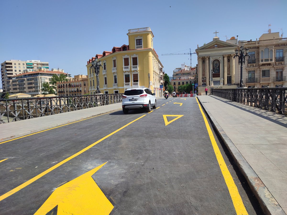 AytoMurcia's tweet photo. Se reabre al tráfico el Puente Viejo. https://t.co/ySYmSYK0pB