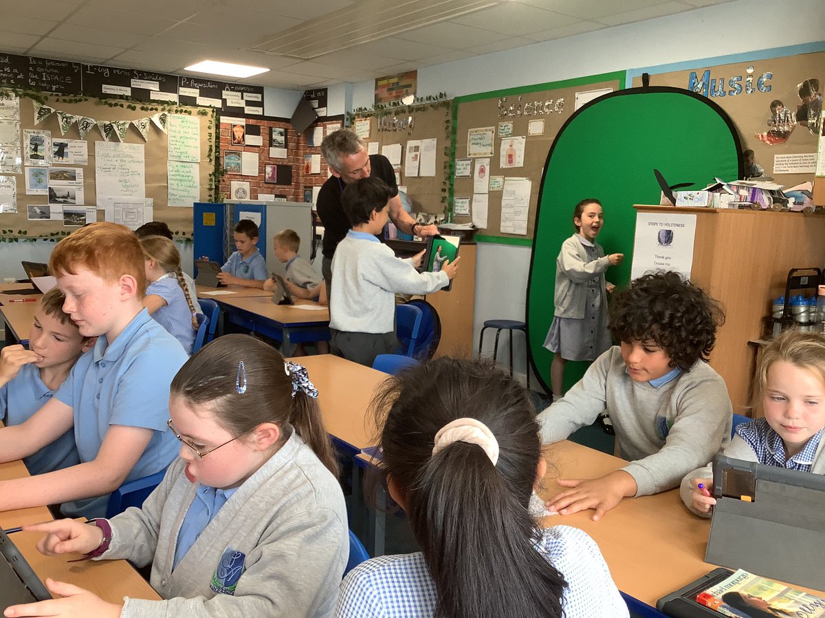 StAgnesY4's tweet image. We had a great session from gem education on internet safety . The children were excellent at using the green screen and key note to create their own posters on the SMART rules #stagnescomputing
