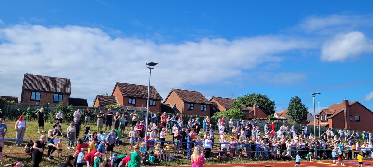 RhiwSyrDafydd's tweet image. Glorious weather to end our week of sports days. The support this morning was fantastic. Thank you to all of the pupils for working so hard and the staff for organising the events. Reception, Year 1 and Year 3 and 4 were all excellent.