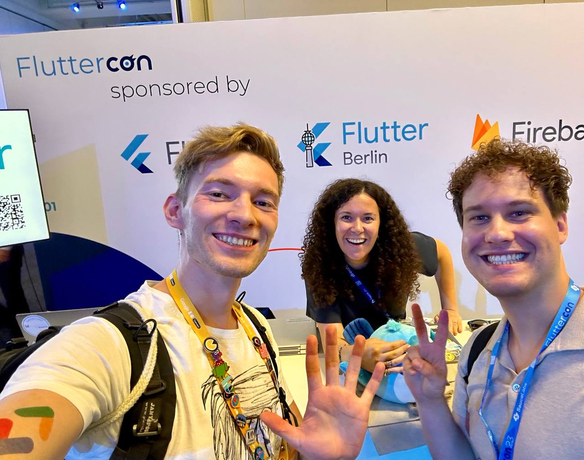 Thanks @droidconBerlin and @FlutterconEU for bringing so many cool people in one place! Meet Michał and @Akwarski from @GDGWarszawa 🙌 If you are based in Warsaw and just visiting the city, check their page for upcoming events! gdg.community.dev/gdg-warszawa/