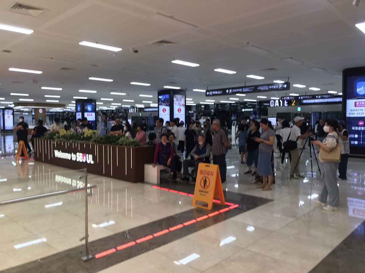 RTVfoundation's tweet photo. IAEA grossi is self-captured for 2hour in the Gimpo airport #AIEA #grossi #fukushima #agent_of_kisida https://t.co/tRdta7ybev