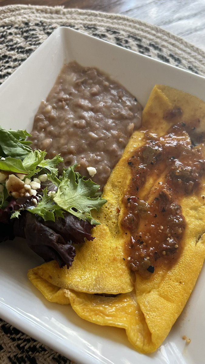 burritoconcoca's tweet image. Aquí dándome un omelette de champis con queso y escuchando #TuPoderoso.