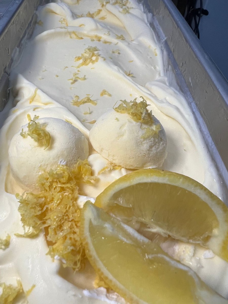 hilagelato's tweet photo. 🌊☀️Get ready to experience the Amalfi Coast! But no need to pack your bags!🍦✈️ We just made a batch of “Delizia al limone” gelato (Lemon Delight),  made from fresh lemons, milk, egg yolks, and cream! 🍋🍋 #sfeats #gelato #icecream #sftravel  #deliziaallimone #hila https://t.co/JkUdW0s3uG