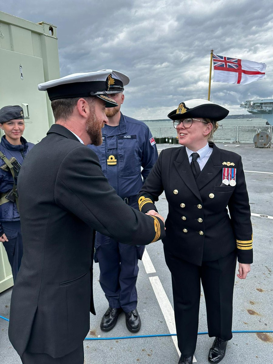 HMSDefender's tweet image. #CheerShip as Cdr Peter departs for @hmsdiamond, handing over to our XO, who will act as Senior Naval Officer. 
BZ and best of luck, Sir!

Next up: Upkeep and a rest for the mighty DEFENDER
2/2