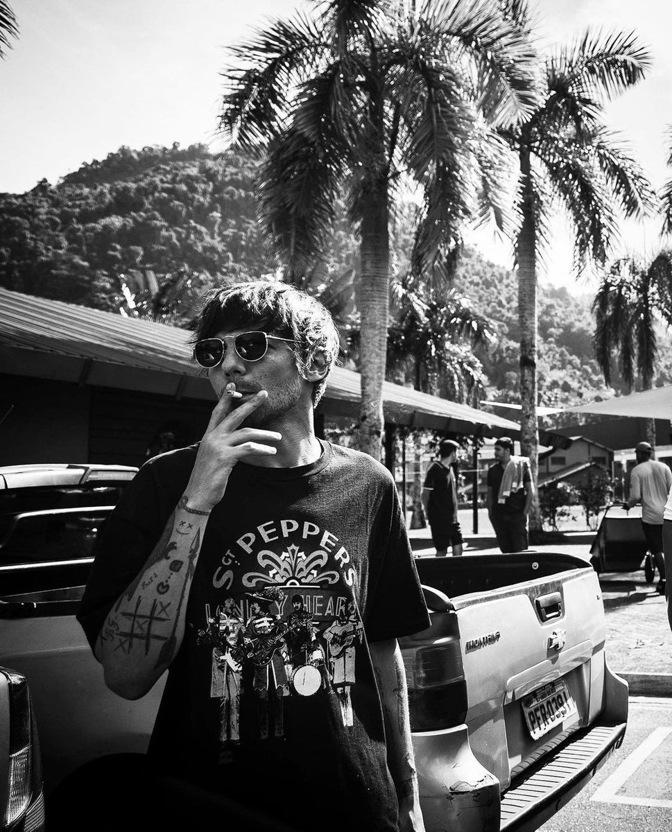 LouisStanBr's tweet photo. SIMPLESMENTE LOUIS EM ANGRA DOS REIS! 🇧🇷😫 https://t.co/FvNgbvRR1X