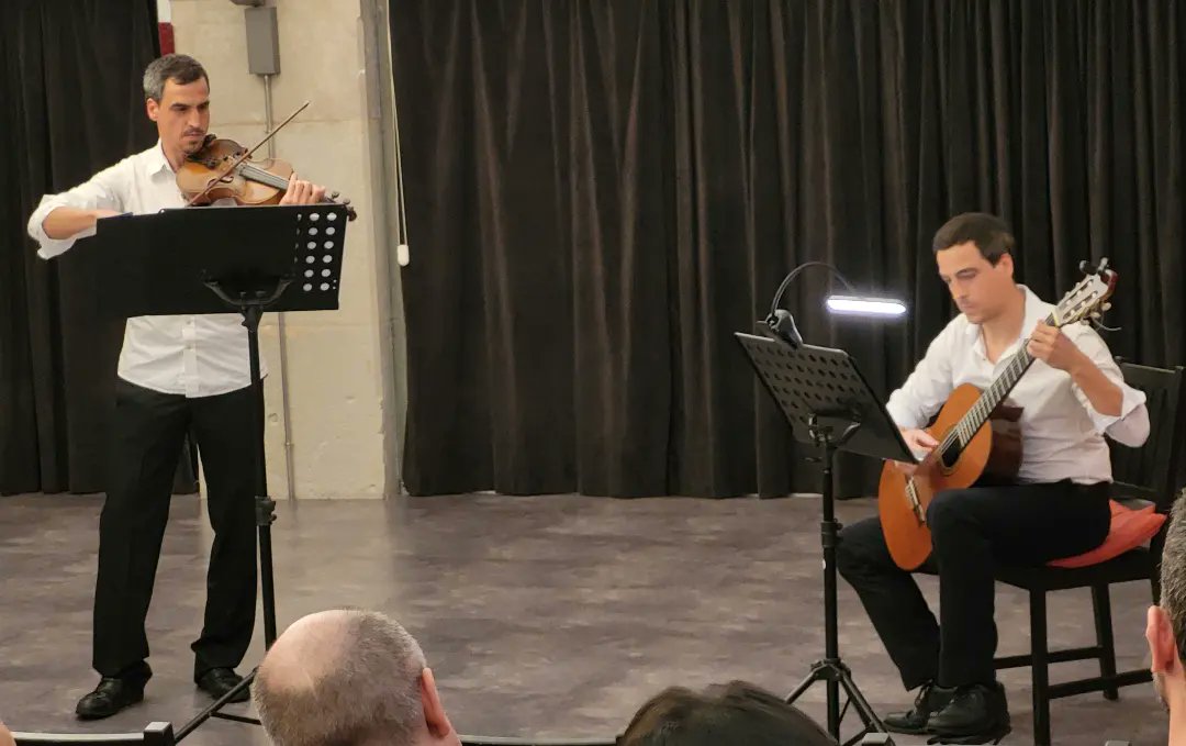 orquestraUPF's tweet photo. Felicitats als alumnes del programa de #músicadecambra 2022-2023 de l'@orquestraUPF. Fotos del passat concert (29/06).
Demà, últim concert, al Teatre del CP. Brians1. Obres de #Giuliani, #Sor, #Satie, #Praag i #Bartok.
@CulturaUPF @ParticipacioUPF @UPFBarcelona @comunicacioUPF. https://t.co/6qM2KtO8on
