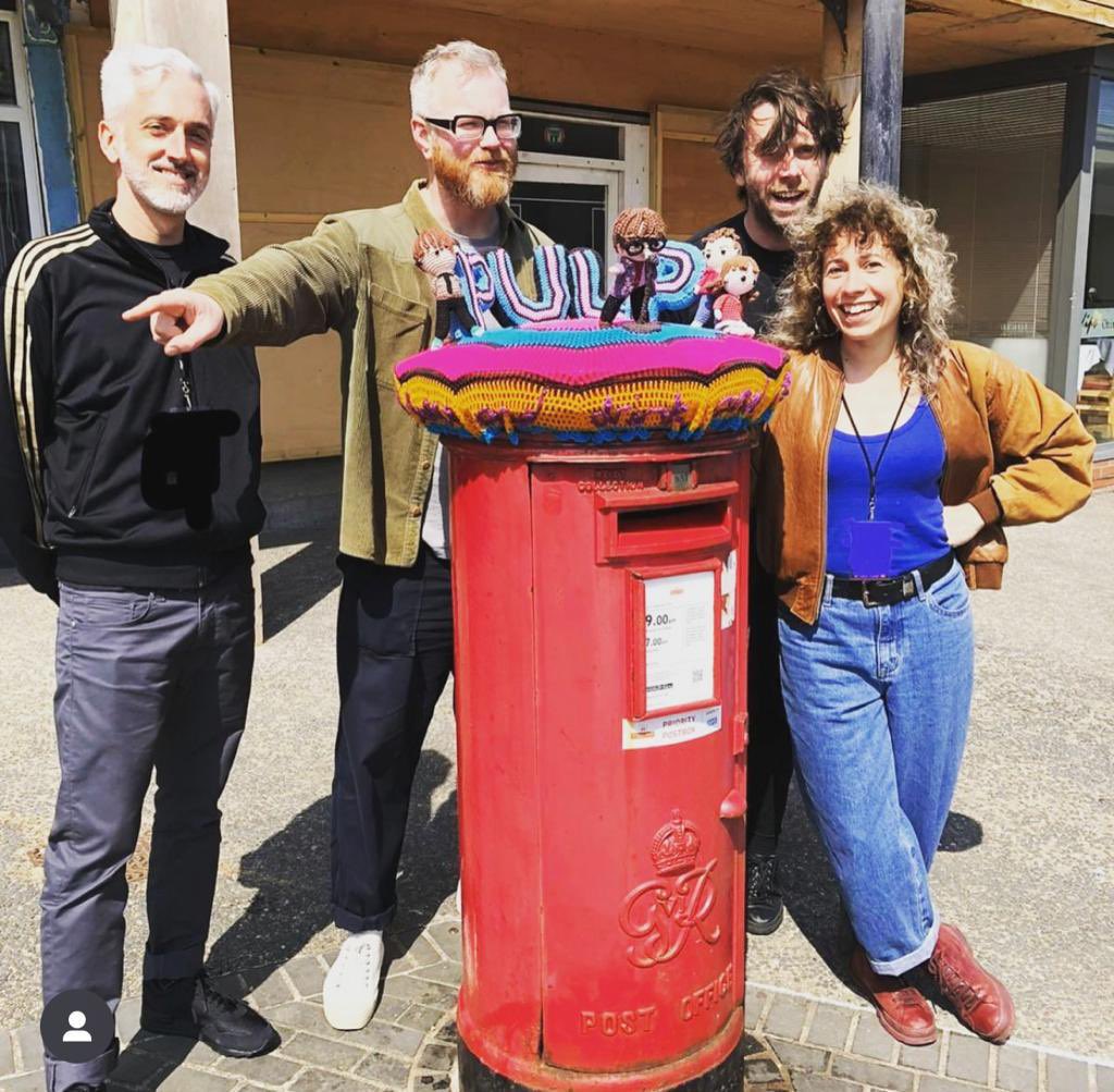 alexvazquez38's tweet image. Gogogogogoood morning powergang… hoy nos tomamos a Emma Smith (está tocando el violín y guitarra) caminando en un parque y pues es lo más cerca que he estado de Jarvis… ya traía el uniforme pal toquín de la noche  #TuPoderoso