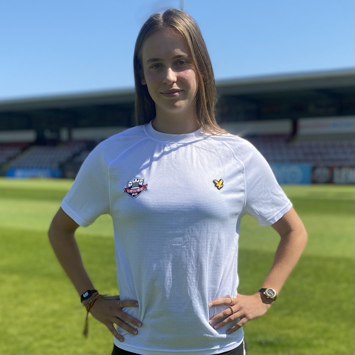 LewesFCWomen's tweet photo. 🤝 We can today confirm the signing of exciting young midfielder, Sarah Brasero-Carreira!!

Full details 👇

#COYR🔴⚫️