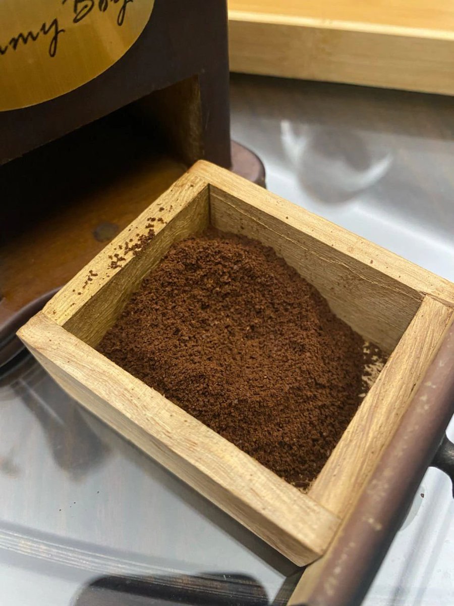 copiecupied's tweet photo. Hand-ground coffee, does it look different if I make it myself? "? ? https://t.co/j4qZ1c4oCA