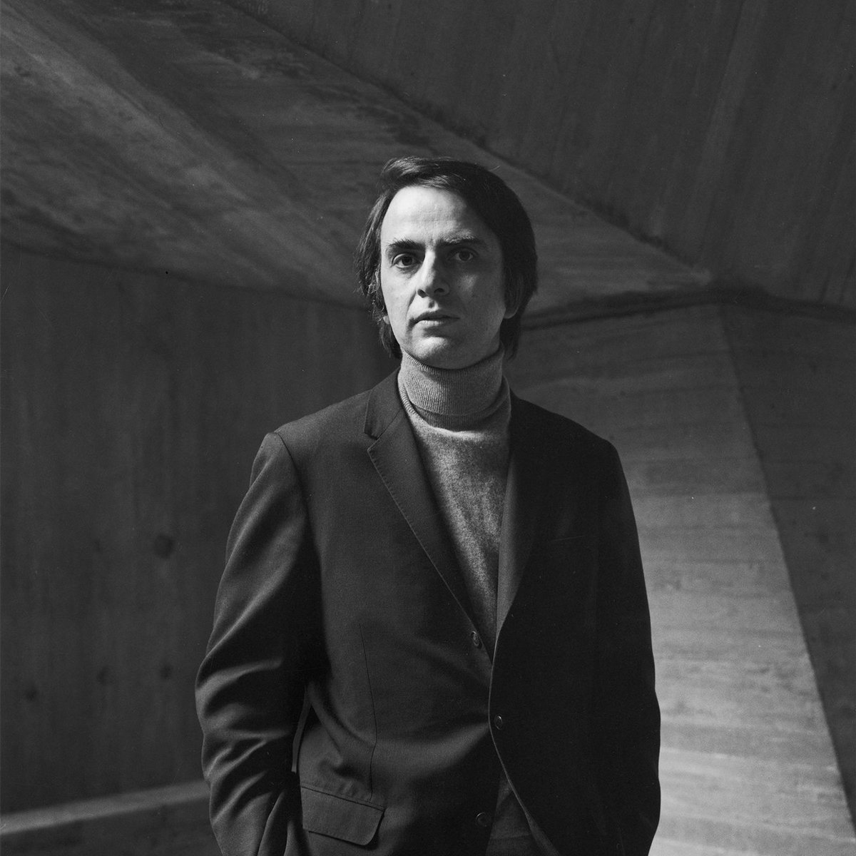 InlibroV's tweet photo. "The lifetime of a human being is measured by decades, the lifetime of the Sun is a hundred million times longer. Compared to a star, we are like mayflies, fleeting ephemeral creatures who live out their lives in the course of a single day."

Carl Sagan
Cosmos https://t.co/Qpu9YaTNu2