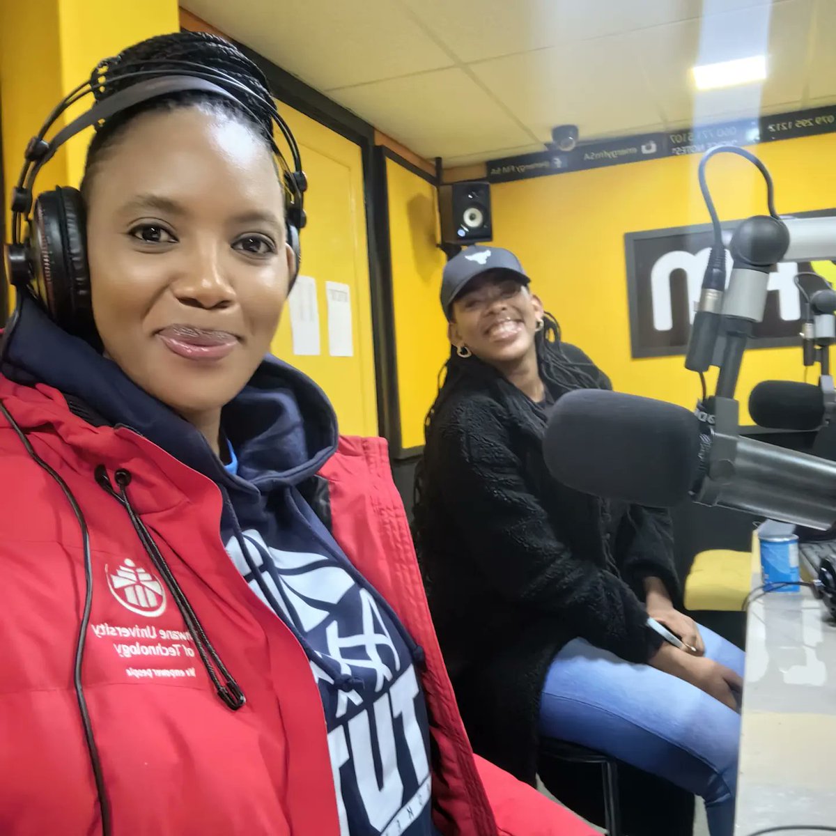 ChaukeDumisani1's tweet photo. Grateful for every opportunity to pause, look back and appreciate how far I've come... And then readjust, realign, refocus and prepare for the journey ahead...
#ThisIsMyStory π¦
#MyStepsAreOrdered π£
Thanks @EnergyfmSA https://t.co/TuoUkfYn1Z