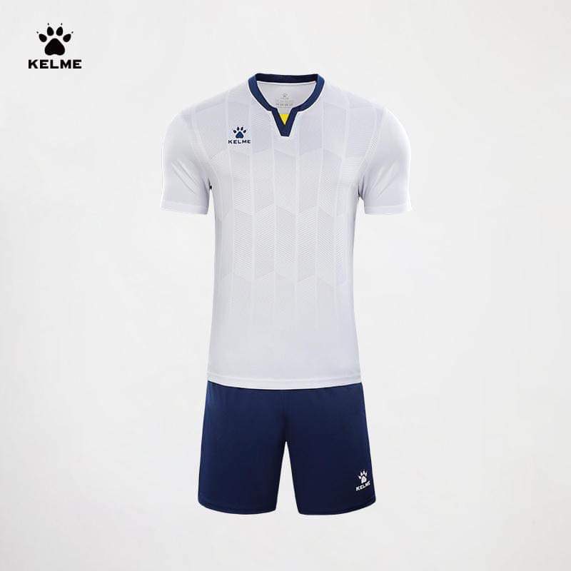 Highlight the high-quality materials used in Kelme teamwear, emphasizing durability, comfort, and performance. Mention that Kelme products a.