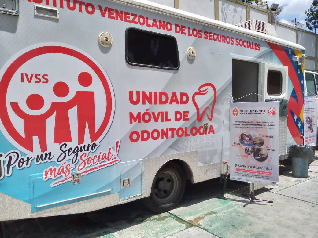 Somosivss's tweet photo. El pasado #6Jul se realizó una jornada odontológica en el Colegio Universitario de Rehabilitación May Hamilton, de la cual salieron beneficiados 52 usuarios entre estudiantes, docentes, administrativos y obreros. https://t.co/JpaxGKG0LC