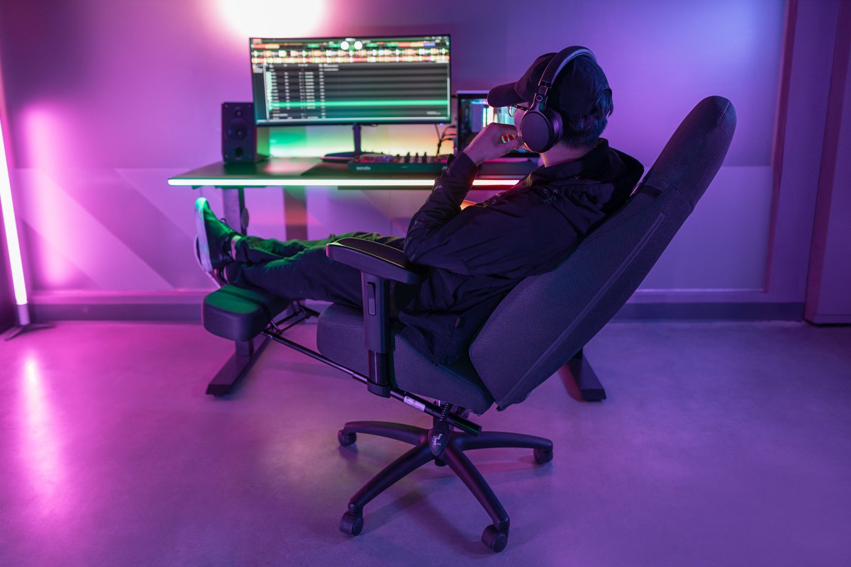 CoolerMasterEXP's tweet photo. Get your senses tingling with Synk X. Immerse yourself in the realistic vibrations and experience the thrill of every moment. Elevate your gaming, movie nights, and music sessions with this cutting-edge haptic chair.
🛒https://t.co/lnQQ9hyjNf
 #SynkX #ImmersiveGaming #HapticFeedback