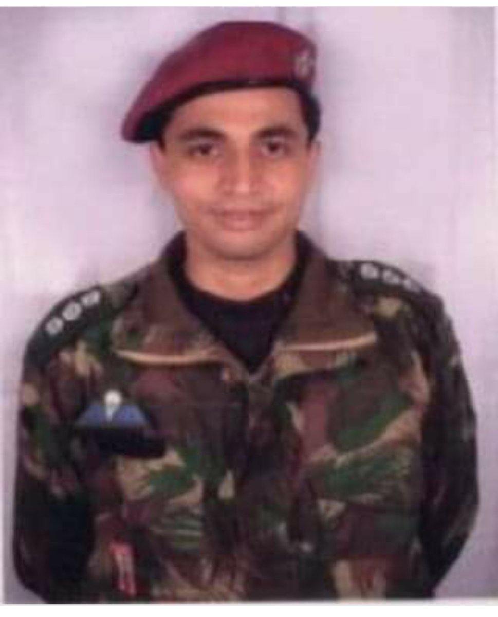 DevRajGupta50's tweet photo. Paying tribute to Captain Sajan Malik #10PARASF ||K.C|| awardee on his 19th Balidan diwas today.
He gave his Saryochya Balidan in 2004 on this day fighting with militants in Bandipur. Two militants were killed & chased the 3rd militant & to death. https://t.co/y2iVgzvCsh