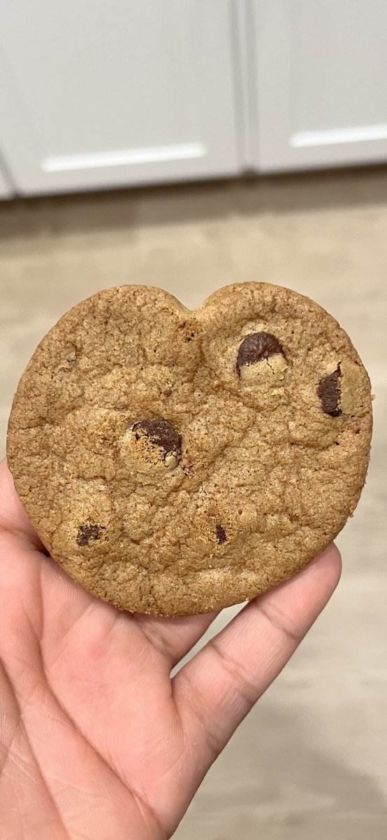 D__versedeep's tweet image. Your gluten free chocolate chip cookies are pure love @TatesBakeShop ❤️🍪 #heartShape #glutenfree