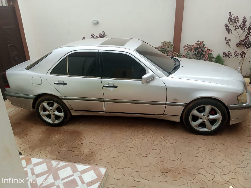 muauna's tweet photo. Clean Used Mercedes Benz C230 Kompressor
1.2M
Kaduna
09034733784
Everything to your taste
#lugbe #twitterandthreads #VibrateChallange #tayetaiwo https://t.co/CrArikcDkM