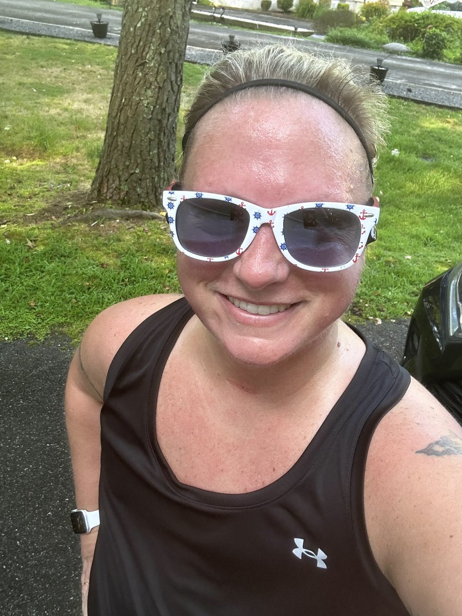jennabeebs79's tweet photo. Beautiful morning for a run. Screw you plantar fasciitis 🏃🏼‍♀️😈☀️😎

#running #runnergirl #willrunforfood #summertime https://t.co/gtjQ2OgVMi