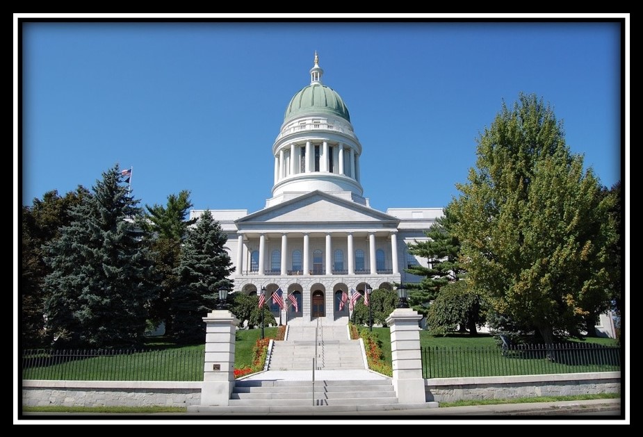 MaineStateMuse's tweet photo. ☀️ Summer is a great time to visit Maine’s beautiful Capitol! Guided tours are offered weekdays at both the 🏛 State House and the 🏘 Blaine House.🌳 If that isn’t enough history in one place, how about adding a historic tour of scenic Capitol Park! https://t.co/eBKdbA0MaS https://t.co/RiT0wyTkI0