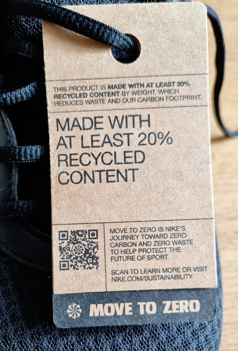 lostsol's tweet photo. My shoes were delivered and I asked myself: What does nike know about my crypto and nft activities 😅
#movetozero is nikes journey to zero carbon and waste and I love to support it 💙
Rethink and recycle 🌍♻️ https://t.co/u4srzPvkHu