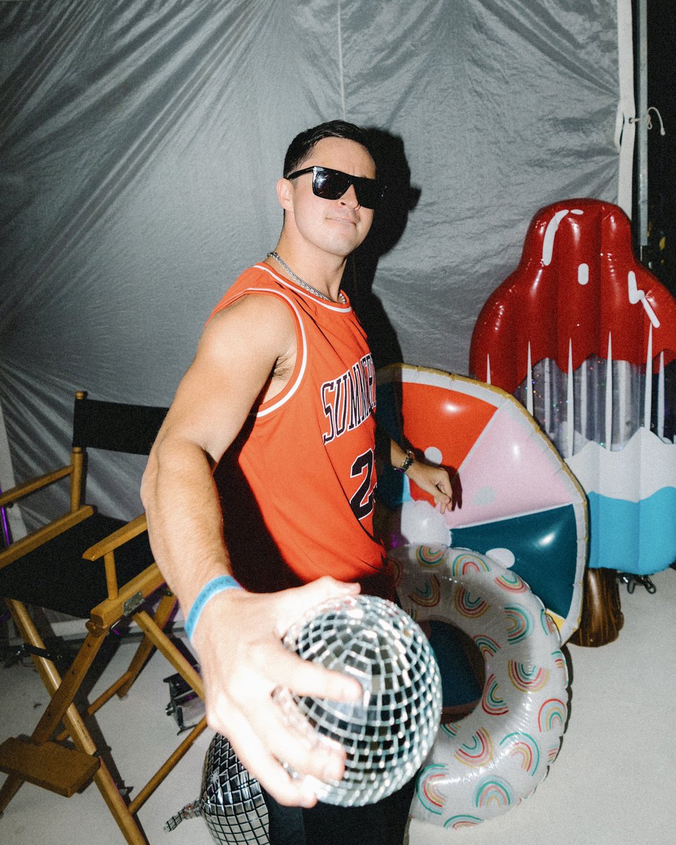 johnsummit's tweet photo. if ur not listening to my i remember remix rn then wtf r u doing https://t.co/lpLSSNu5Eb