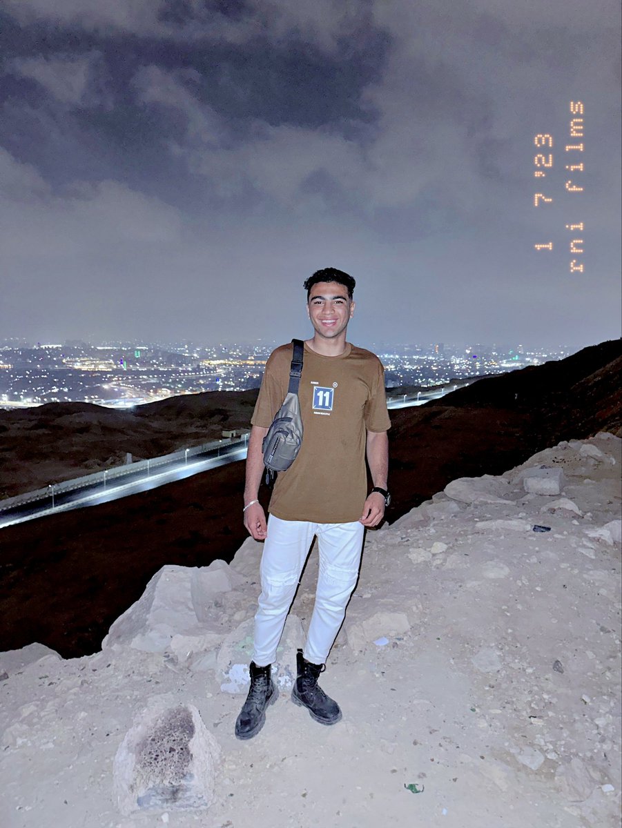 Amrzare5's tweet photo. Life is short, don't be afraid🦂. https://t.co/Hl25zjr566