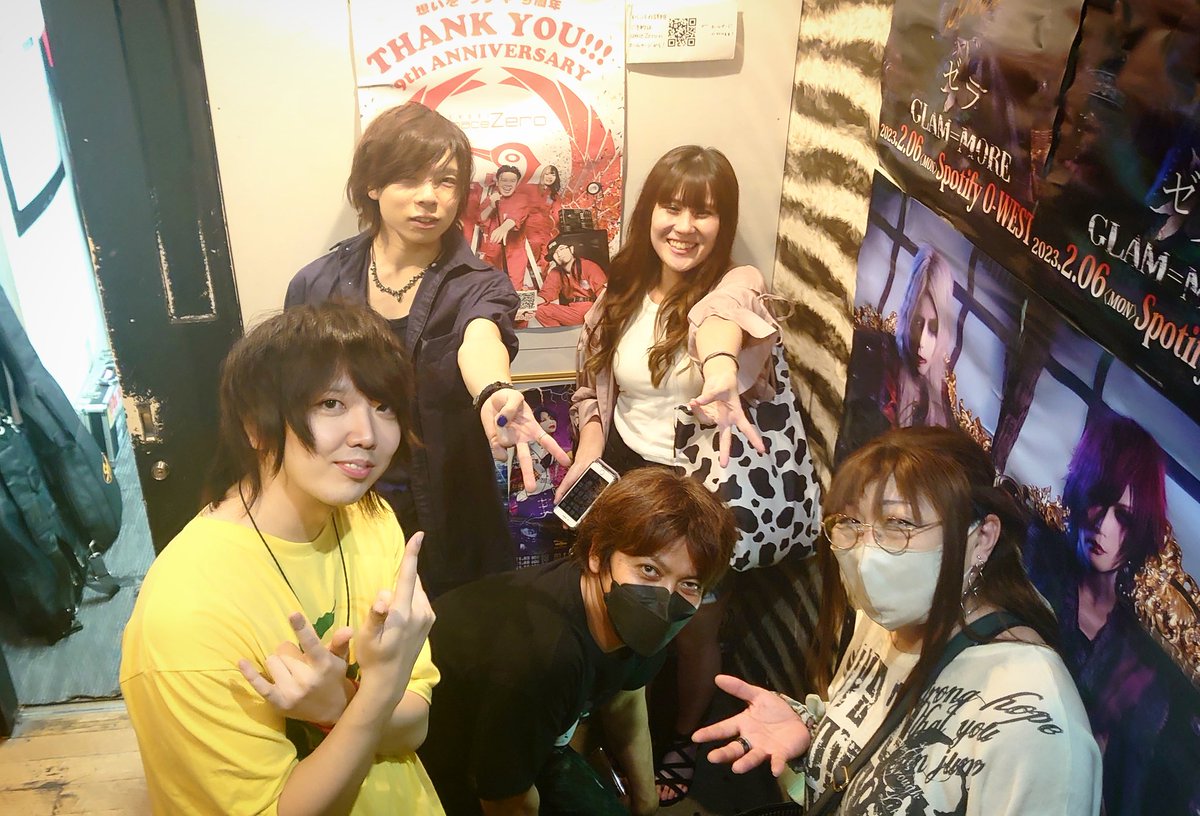 bird_kosuke's tweet photo. なのぴー初主催＆生誕おめでとうございました！みんなでお祝いして最高だったねえ！
曲をノリノリで聞いてくれたり一緒に歌ってくれたりして最高でした！感謝です✨
諸事情により次のライブまで少し空いてしまいますが、その間にモリモリ準備していきますので今後ともMONKをよろしくお願いします！🐊 https://t.co/6vfkuYwINe