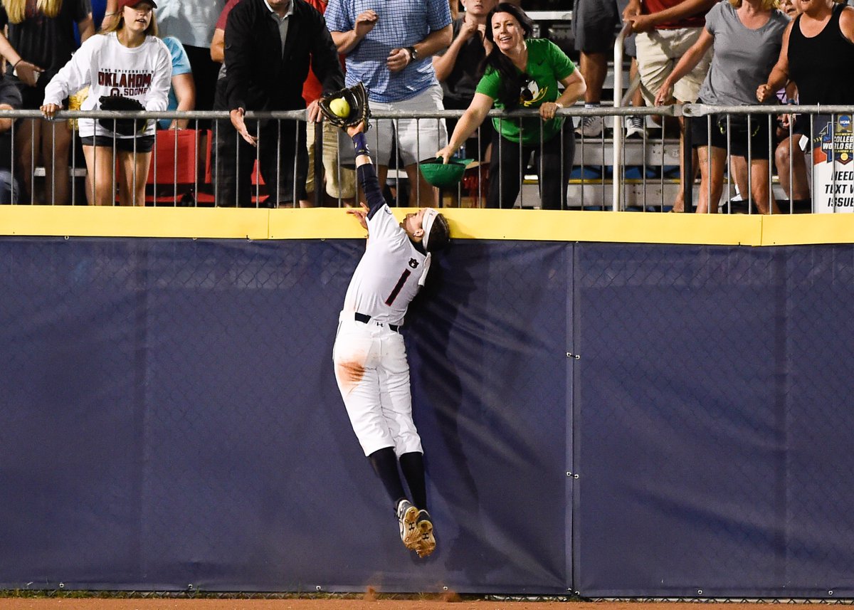 Madison7Dickey's tweet photo. @NCAASoftball @tiffhow_youdoin https://t.co/LqxAyDaQMy