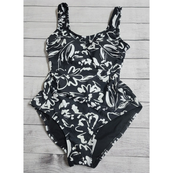 AntVanz's tweet photo. So good I had to share! Check out all the items I'm loving on @Poshmarkapp from @scoutingscotts #poshmark #fashion #style #shopmycloset #hurley: https://t.co/MVTQfew2Vv https://t.co/Ip2LcP0WOp