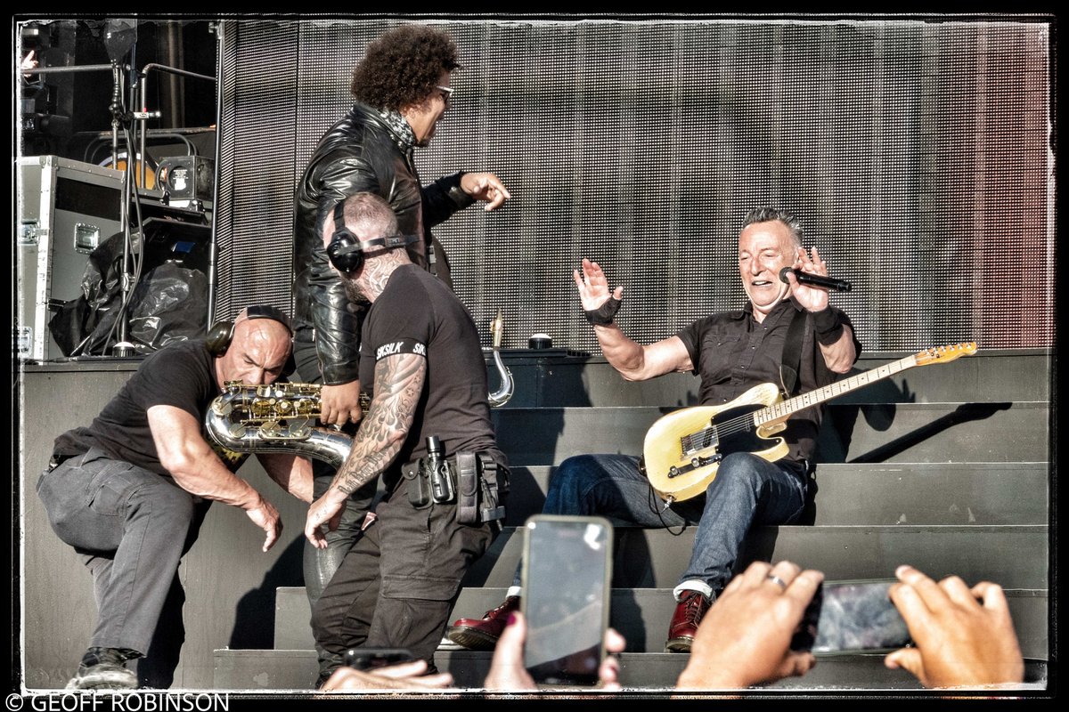 Geoff Robinson tweet media