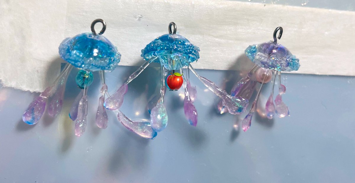apfel_Candy01's tweet photo. #海月のピアス #海月 #レジンアクセサリー #レジン作品 #レジン #海の生き物 #凛檎飴ちゃん #レジン作家 #lanoshka  

★早く販売したいよぉ〜★😂😂

⚠️量産中⚠️(笑) https://t.co/dporE5dsG7