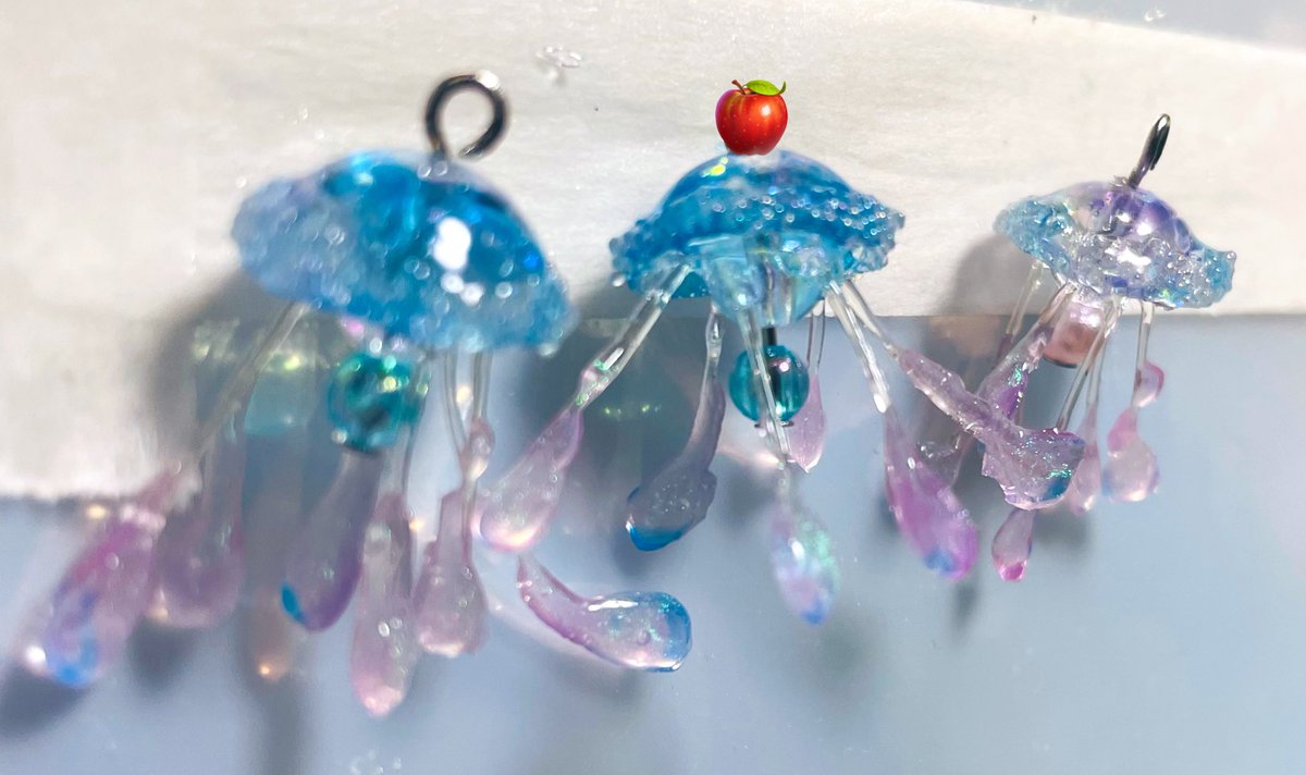 apfel_Candy01's tweet photo. #海月のピアス #海月 #レジンアクセサリー #レジン作品 #レジン #海の生き物 #凛檎飴ちゃん #レジン作家 #lanoshka  

★早く販売したいよぉ〜★😂😂

⚠️量産中⚠️(笑) https://t.co/dporE5dsG7