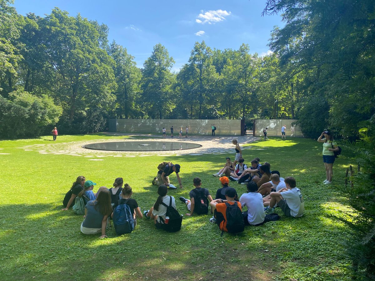KimboltonHist's tweet photo. Kimboltonian historians are back in a very sunny Berlin with @AngliaTours @KimboltonSchool https://t.co/IASclt0kFT