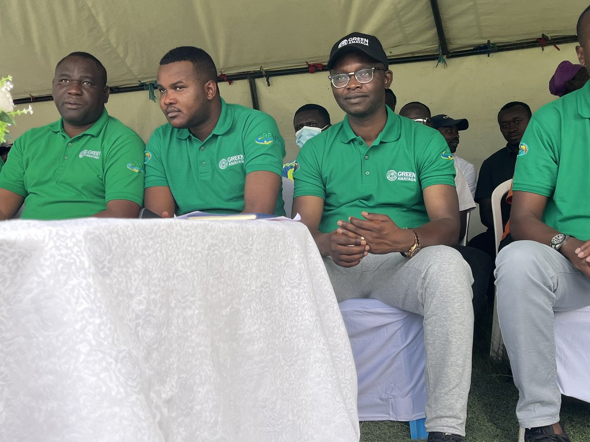 valencesh's tweet photo. #GreenAmayaga football competitions. Inzego zifatanyije zigarura umwimerere w’ubutaka mu Mirenge ya Ntongwe, Kinazi, Mbuye na Ruhango. Dushimiye @EnvironmentRw @REMA_Rwanda @ApefaNgo https://t.co/s5bmkuZFVW