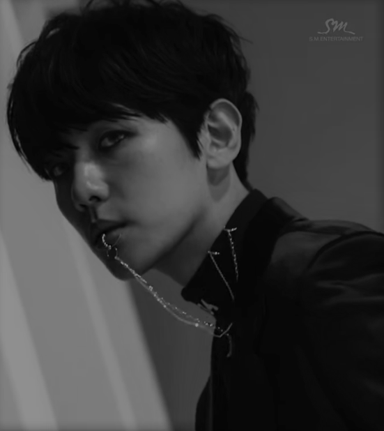 I'm creeping in your heart babe

#EXOLSelcaDay <a href="/weareoneEXO/">EXO</a> <a href="/B_hundred_Hyun/">Baekhyun_EXO</a>