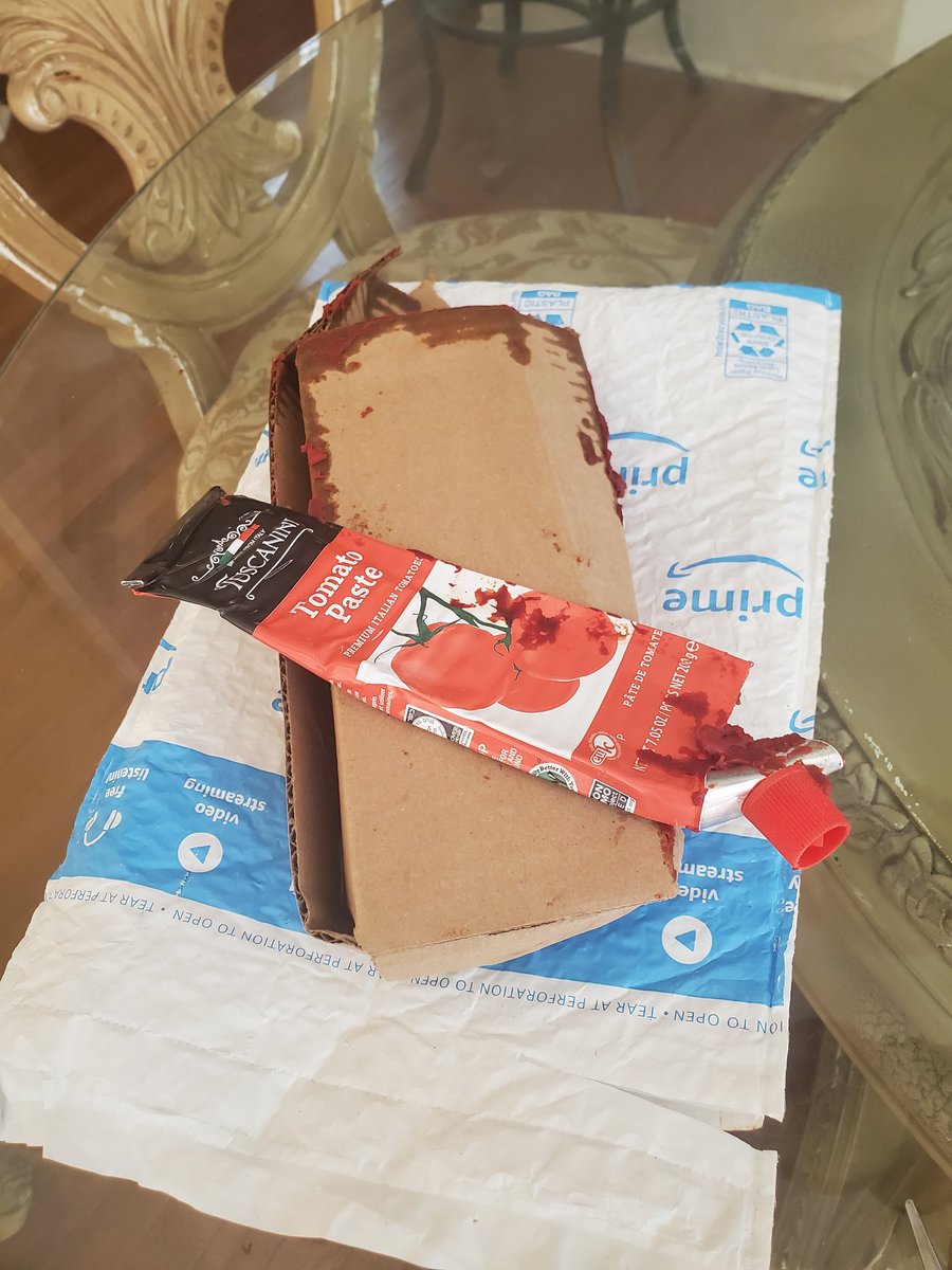 ZulugirlInfoSec's tweet image. #amazoncusomerservive #amazon #amazonorder. I can&apos;t seem to be able to return this. This is what was delivered to me. Whole toma🍅 paste at the bottom of shipping bag